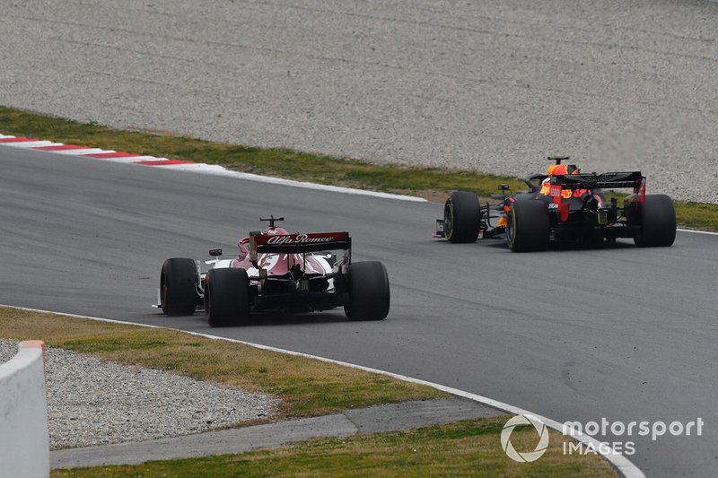Kimi Raikkonen, Alfa Romeo Racing C38 et Max Verstappen, Red Bull Racing RB15