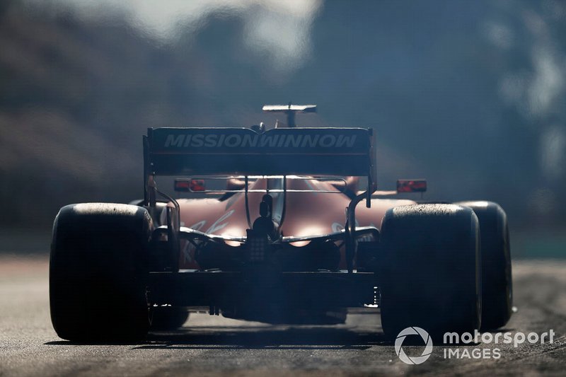 Fumo dal posteriore di Charles Leclerc, Ferrari SF90