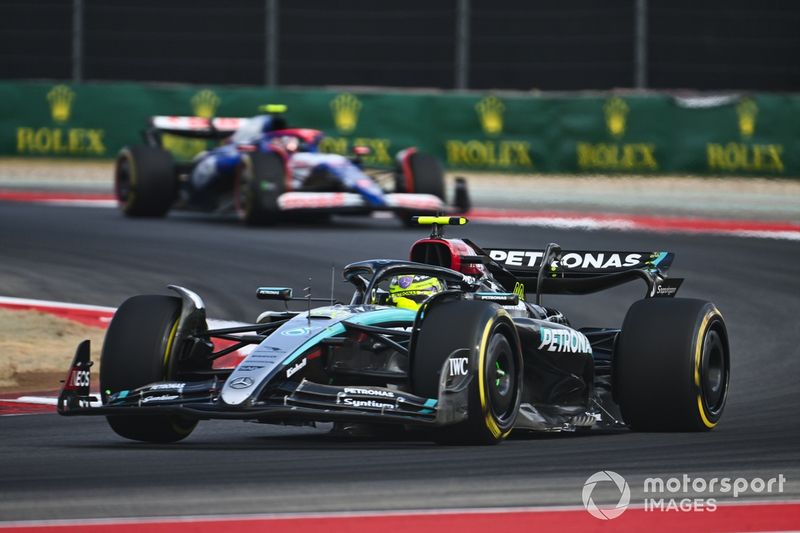 Lewis Hamilton, Mercedes F1 W15, Yuki Tsunoda, RB F1 Team VCARB 01