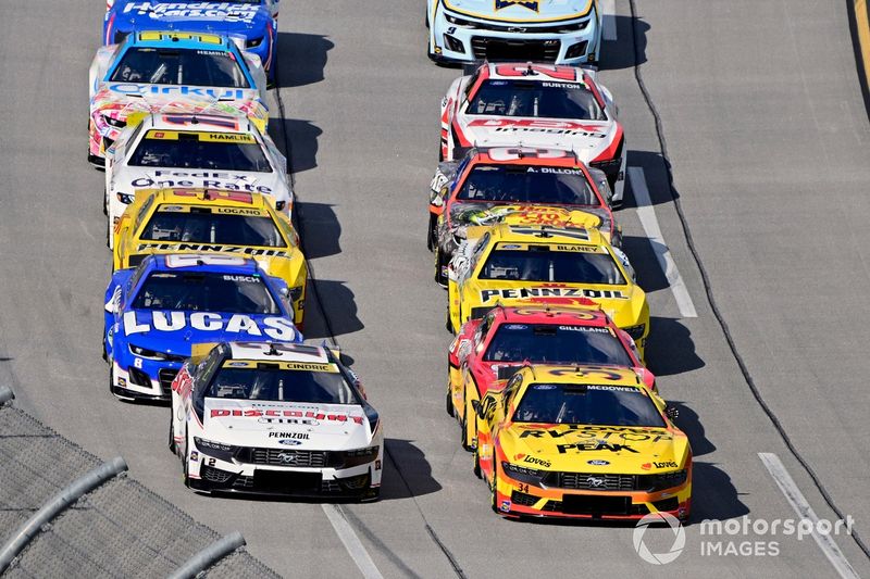 Michael McDowell, Front Row Motorsports, Love's Travel Stops Ford Mustang and Austin Cindric, Team Penske, Discount Tire Ford Mustang