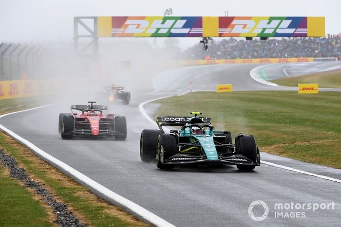 Sebastian Vettel, Aston Martin AMR22, Charles Leclerc, Ferrari F1-75