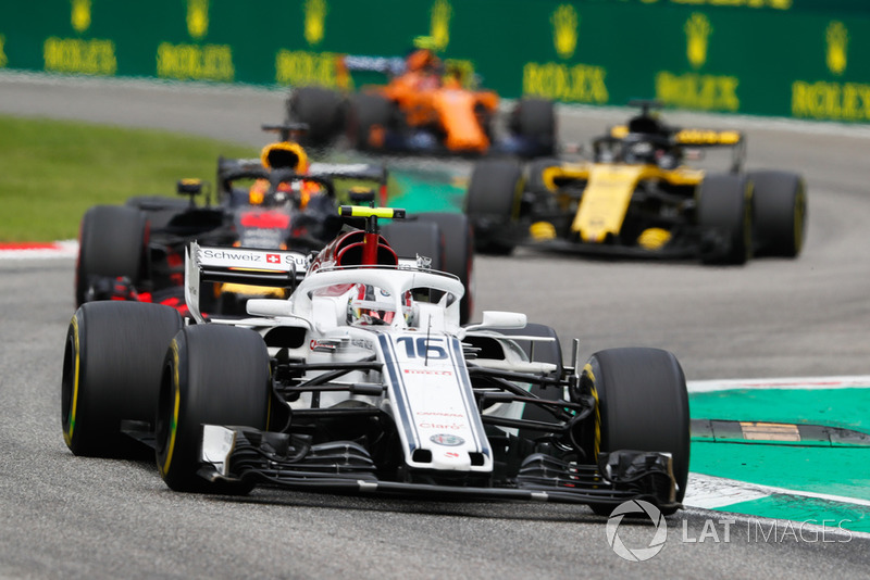 Charles Leclerc, Alfa Romeo Sauber C37, Daniel Ricciardo, Red Bull Racing RB14 Tag Heuer, Nico Hulkenberg, Renault Sport F1 Team R.S. 18, and Stoffel Vandoorne, McLaren MCL33