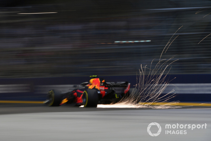 Max Verstappen, Red Bull Racing RB14 sparks