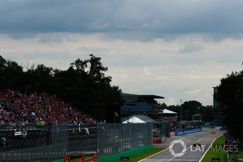 Max Verstappen, Red Bull Racing RB14, y Sebastian Vettel, Ferrari SF71H