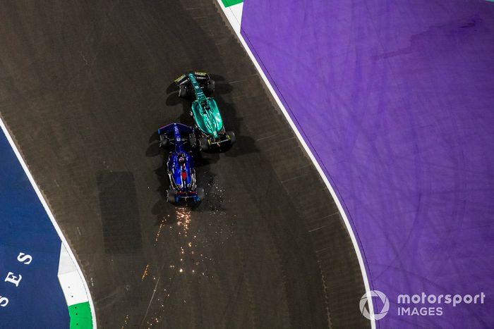 Lance Stroll, Aston Martin AMR22, Alex Albon, Williams FW44, collide