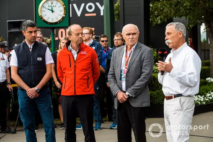 Michael Masi, Race Director, Andrew Westacott, Australian Grand Prix Corporation CEO e Chase Carey, Presidente, Formula 1 parla con la stampa