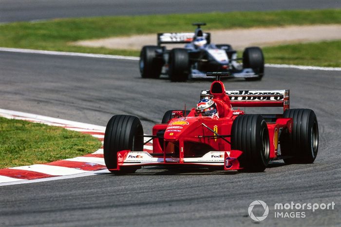 Michael Schumacher, Ferrari F1-2000, leads Mika Häkkinen, McLaren MP4-15 Mercedes