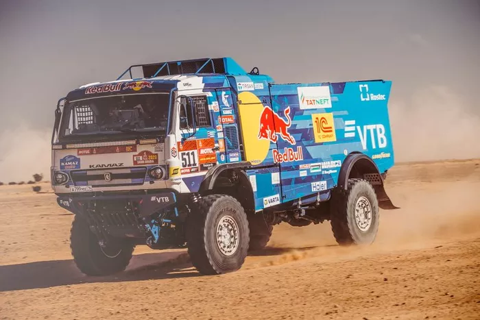 #511 Team KAMAZ Master: Andrey Karginov, Andrey Mokeev, Igor Leonov