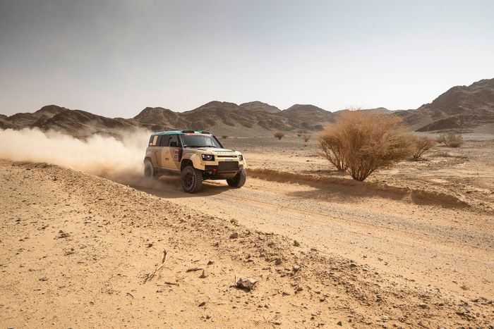 #500 Defender Rally Defender: Stephane Peterhansel, Michael Metge