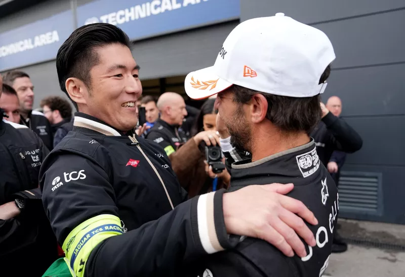 Kazuto Shiomitsu, Jaguar TCS Racing, Antonio Félix da Costa, Jaguar TCS Racing