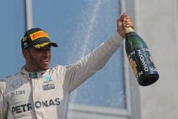 Podio: ganador Lewis Hamilton, Mercedes AMG F1 Team celebra en el podio