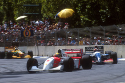 Ayrton Senna, McLaren vor Andrea de Cesaris, Tyrrell