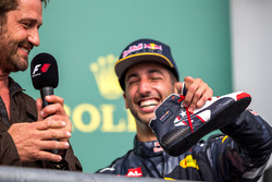 Даніель Ріккардо, Red Bull Racing святкує своє третє місце на подіумі із Джеральдом Батлером, акторо