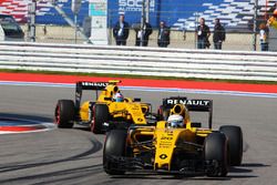 Kevin Magnussen, Renault Sport F1 Team RS16 lidera a su compañero Jolyon Palmer, Renault Sport F1 Te
