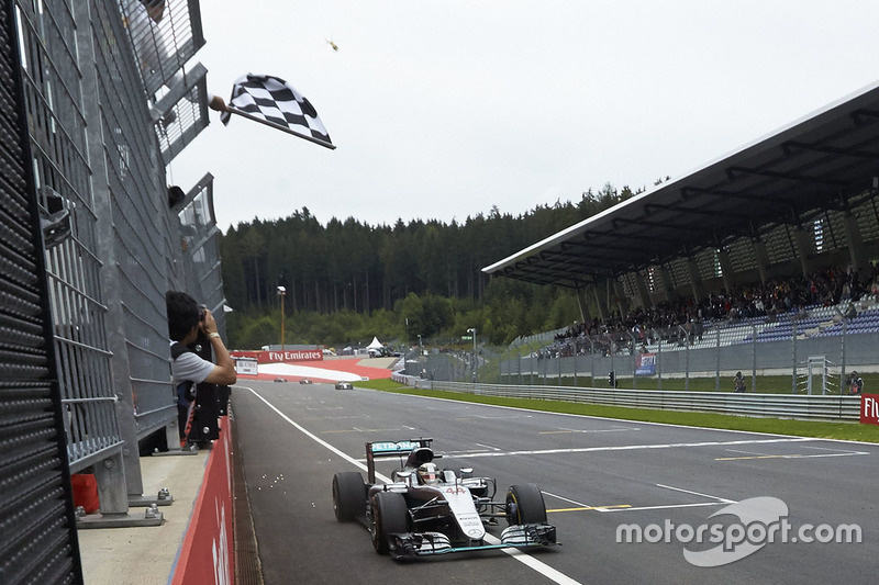 Lewis Hamilton, Mercedes AMG F1 W07 Hybrid