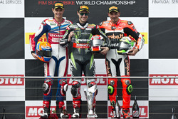 Podium: 2. Michael van der Mark, Honda WSBK Team; 1. Jonathan Rea, Kawasaki Racing Team; 3. Davide