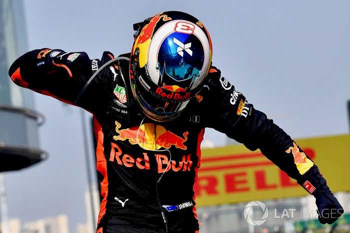 Ganador de la carrera  Daniel Ricciardo, Red Bull Racing celebra en parc ferme