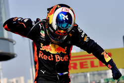 Il vincitore della gara Daniel Ricciardo, Red Bull Racing festeggia nel parco chiuso