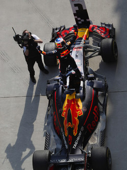 Il vincitore della gara Daniel Ricciardo, Red Bull Racing