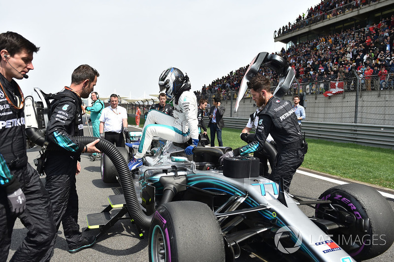 Valtteri Bottas, Mercedes-AMG F1 W09 EQ Power on the grid