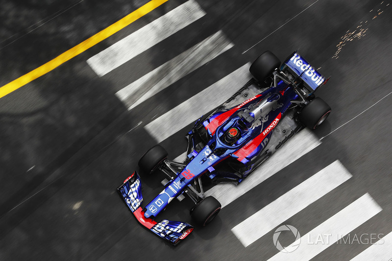 Brendon Hartley, Toro Rosso STR13, fait des étincelles