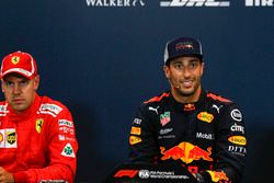 Sebastian Vettel, Ferrari y Daniel Ricciardo, Red Bull Racing en la conferencia de prensa