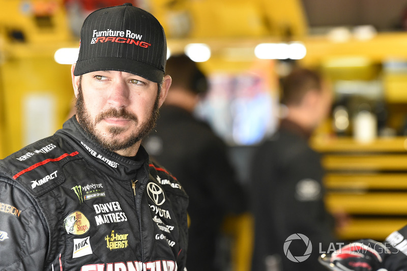 <img src="https://cdn-8.motorsport.com/static/img/cfp/0/0/0/200/228/s3/united_states-2.jpg" alt="" width="20" height="12" /> Мартин Труэкс-младший, Furniture Row Racing Toyota (NASCAR, чемпион, 5040 очков, восемь побед)