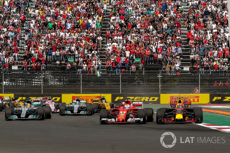 Max Verstappen, Red Bull Racing RB13 leads at the start of the race and collides with Sebastian Vettel, Ferrari SF70H