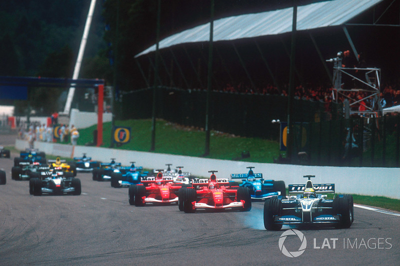 Ralf Schumacher, Williams FW23 BMW locks up and leads Michael Schumacher, Ferrari F2001, Rubens Barrichello, Ferrari F2001 and Giancarlo Fisichella, Benetton B201 Renault after the second start