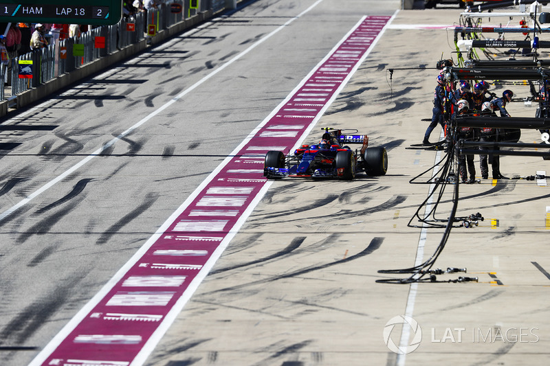 Daniil Kvyat, Scuderia Toro Rosso STR12, leaves his pit box after a stop