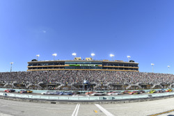 Martin Truex Jr., Furniture Row Racing Toyota, Kyle Busch, Joe Gibbs Racing Toyota, Matt Kenseth, Jo
