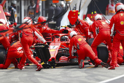 Kimi Raikkonen, Ferrari SF71H, au stand
