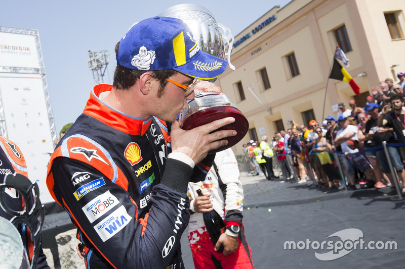 Podio: il vincitore Thierry Neuville, Hyundai Motorsport