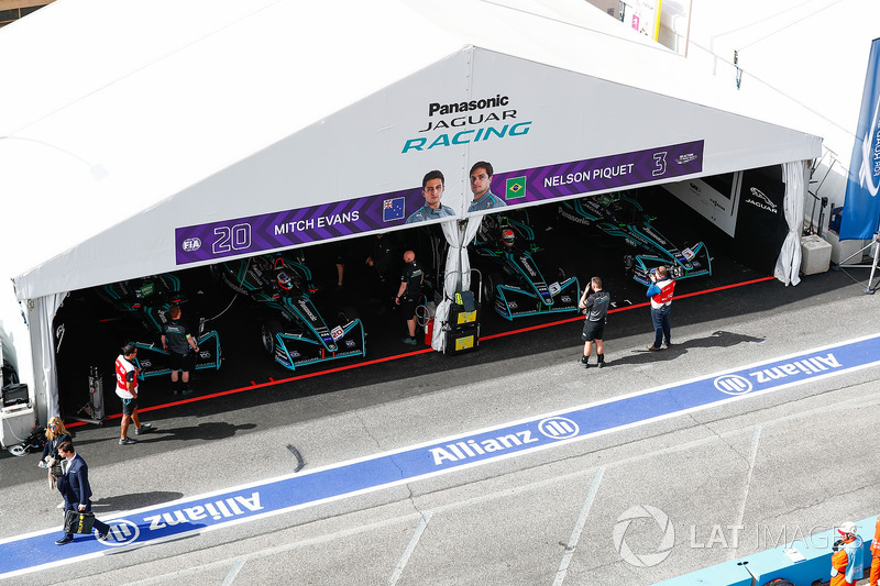 Garages on Mitch Evans, Jaguar Racing, Nelson Piquet Jr., Jaguar Racing