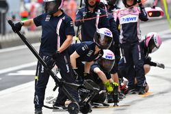 Force India pit stop practice