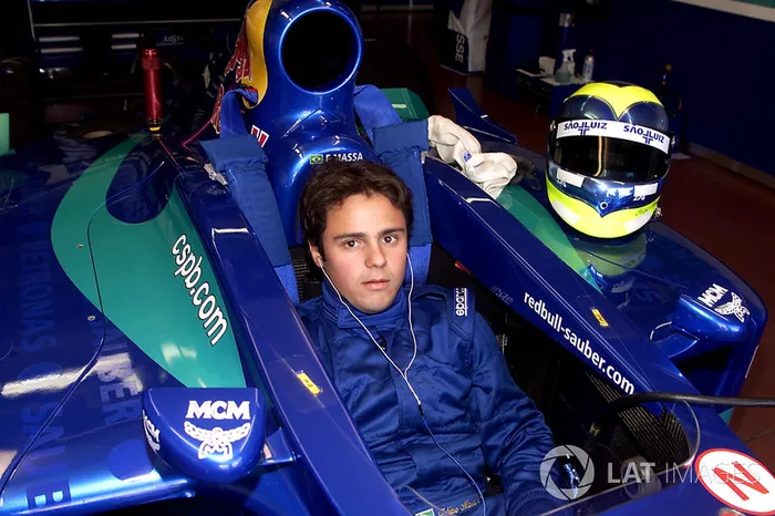 Em setembro de 2001, Massa fez seu primeiro teste na F1, em Mugello, e causou boa impressão. Já debaixo das asas da Ferrari, o jovem piloto conseguiu garantir uma vaga de titular na Sauber no ano seguinte.