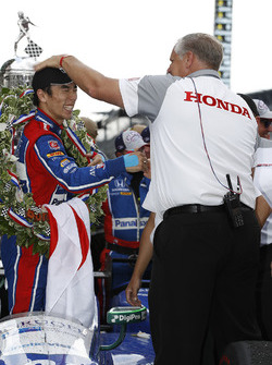 1. Takuma Sato, Andretti Autosport, Honda, mit Art St Cyr, Honda