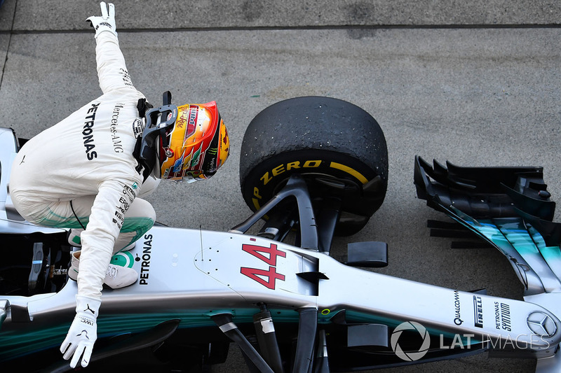 Yarış galibi Lewis Hamilton, Mercedes AMG F1, parc ferme