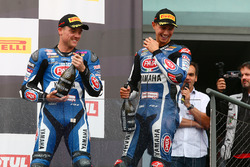 Le deuxième, Alex Lowes, Pata Yamaha, et le troisième, Michael van der Mark, Pata Yamaha