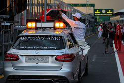 Льюіс Хемілтон, Mercedes AMG F1 W08 радіє поулу