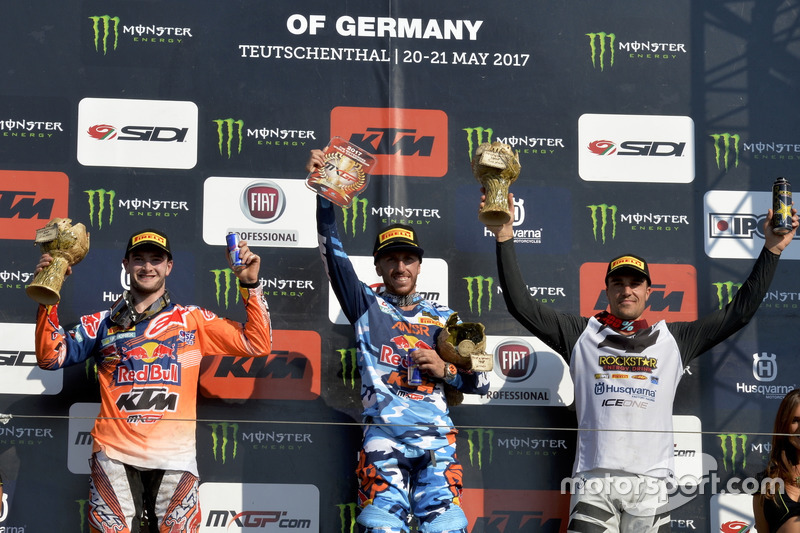 Il podio della classe MXGP: Jeffrey Herlings, Antonio Cairoli e Gautier Paulin