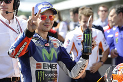Il secondo qualificato Jorge Lorenzo, Yamaha Factory Racing nel parco chiuso