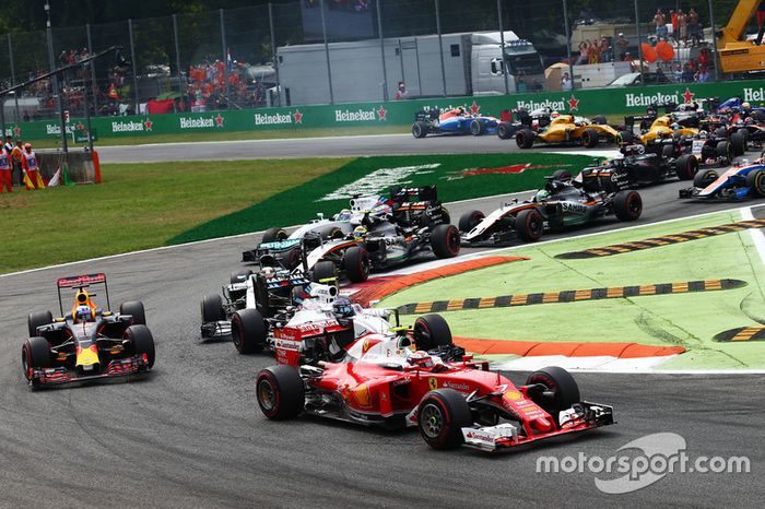 Kimi Raikkonen, Ferrari SF16-H al inicio de la carrera