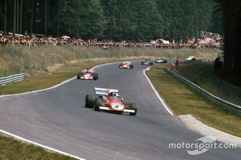 Jacky Ickx, Ferrari 312B2, davanti a Ronnie Peterson, March 721G Ford; Clay Regazzoni, Ferrari 312B2; Emerson Fittipaldi, Lotus