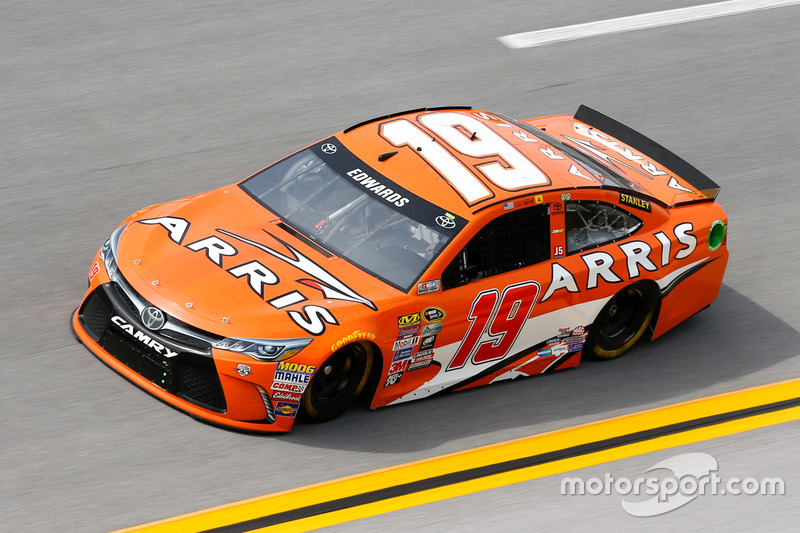#8: Carl Edwards (Gibbs-Toyota)