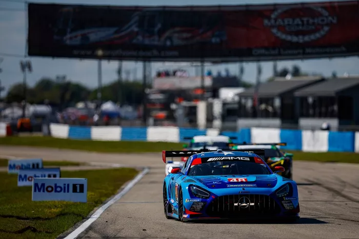 #48 WINWARD RACING Mercedes-AMG GT3: Scott Noble, Jason Hart, Luca Stolz