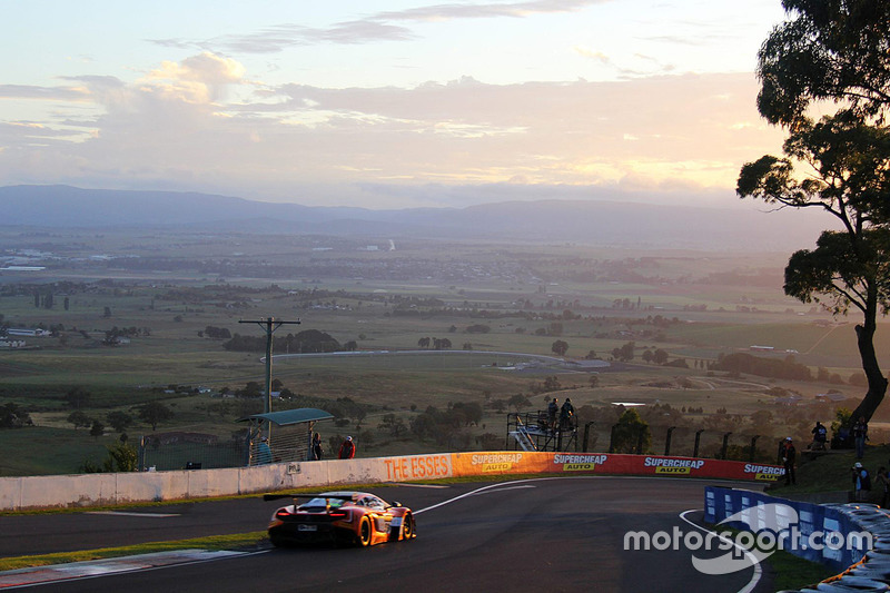 #59 Tekno Autosports McLaren 650S: Shane van Gisbergen, Alvaro Parente, Jonathon Webb