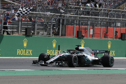 Lewis Hamilton, Mercedes-AMG F1 W09 takes the chequered flag