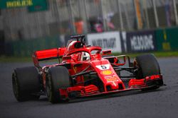 Sebastian Vettel, Ferrari SF71H viert de zege aan de finish