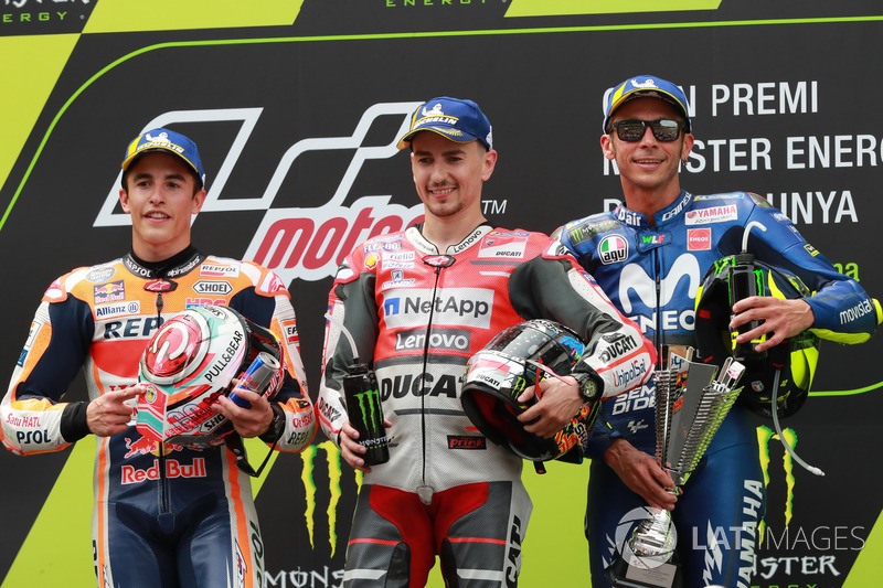 Podio: il secondo classificato Marc Marquez, Repsol Honda Team, il vincitore della gara Jorge Lorenzo, Ducati Team, il terzo classificato Valentino Rossi, Yamaha Factory Racing